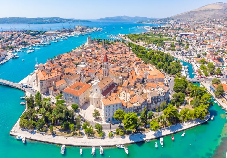 https://mdw-travel-data-us-east-1.s3.amazonaws.com/img/country/Croatia/The-Small-Cipiko-Palace/img_03.jpg