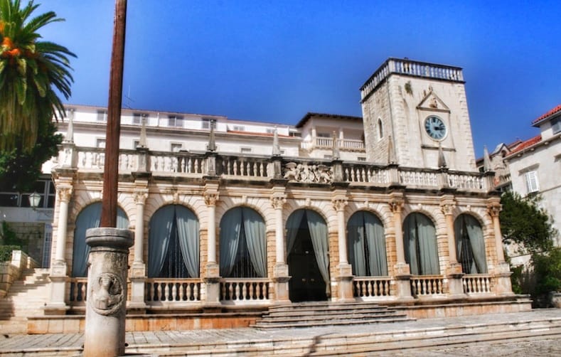 https://mdw-travel-data-us-east-1.s3.amazonaws.com/img/country/Croatia/The-Town-Loggia/img_03.jpg