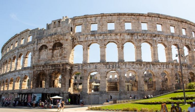 https://mdw-travel-data-us-east-1.s3.amazonaws.com/img/country/Croatia/Town-Museum/img_02.jpg