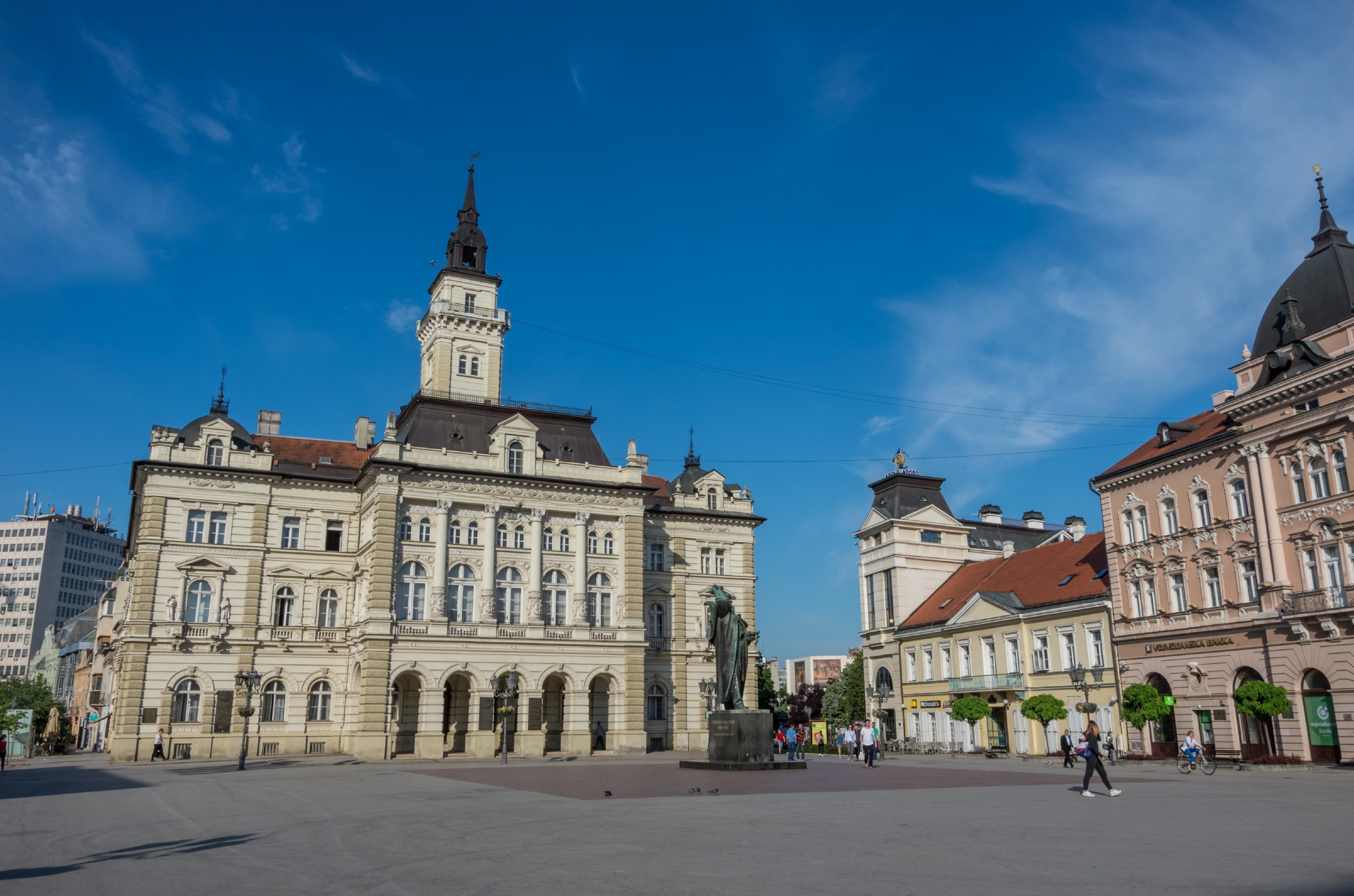 https://mdw-travel-data-us-east-1.s3.amazonaws.com/img/country/Croatia/Trg-Slobode-Freedom-Square/img_00.jpg