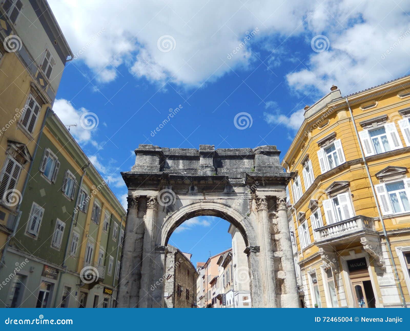 https://mdw-travel-data-us-east-1.s3.amazonaws.com/img/country/Croatia/Triumphal-Arch-of-the-Sergi/img_03.jpg