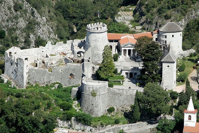 https://mdw-travel-data-us-east-1.s3.amazonaws.com/img/country/Croatia/Trsat-Castle/img_03.jpg