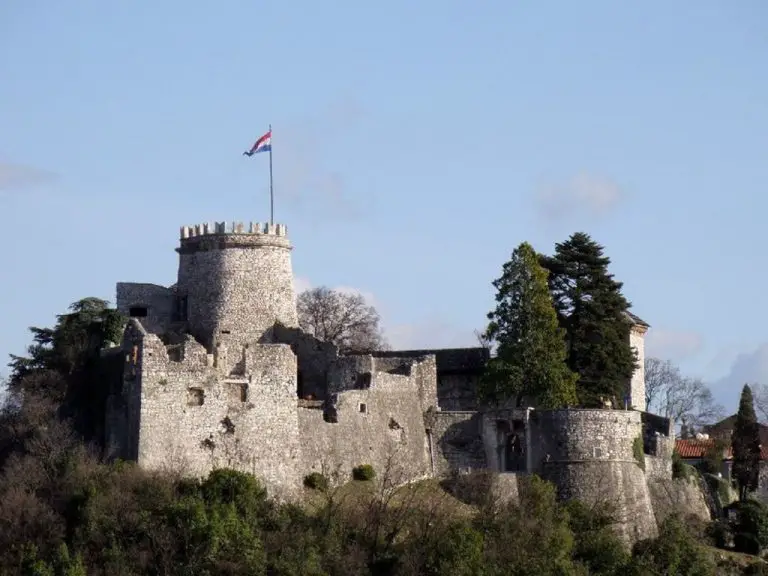 https://mdw-travel-data-us-east-1.s3.amazonaws.com/img/country/Croatia/Trsat-Park/img_02.jpg