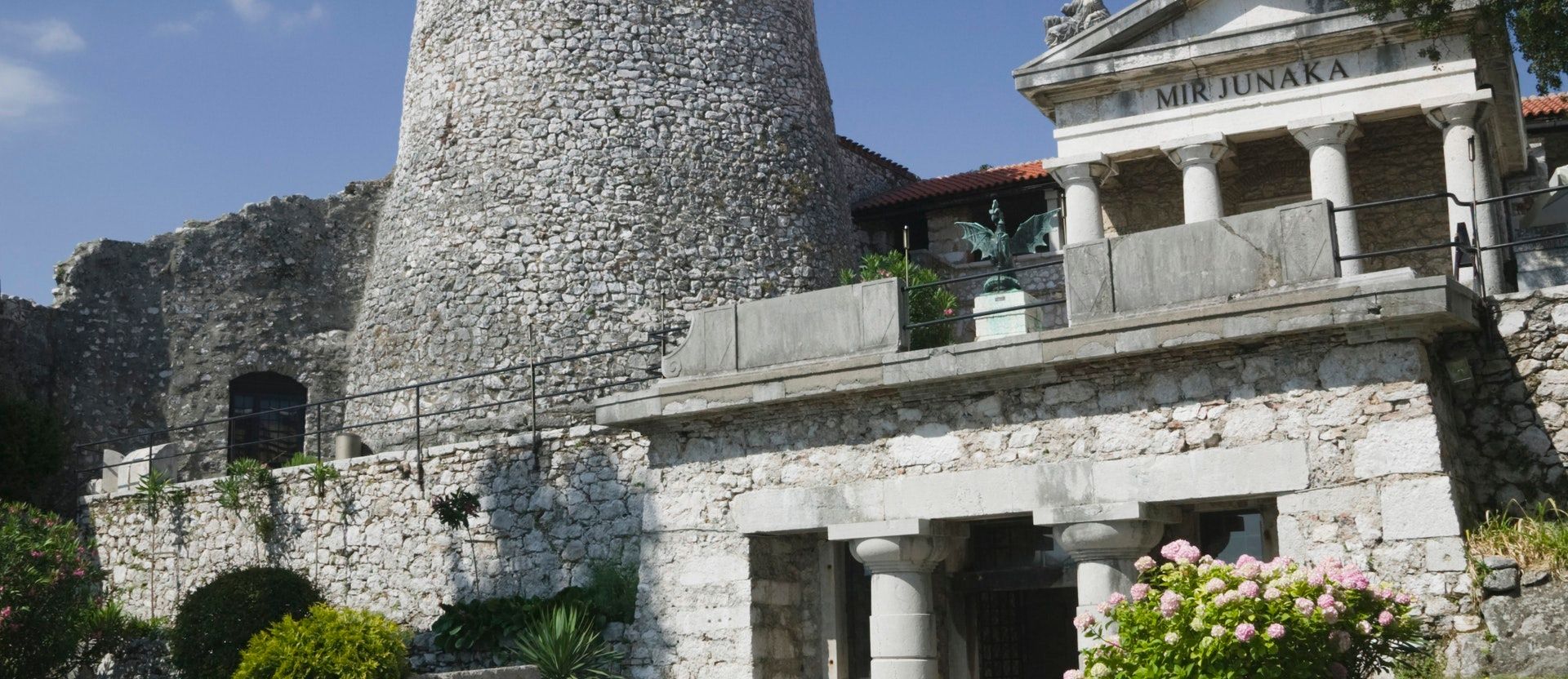 https://mdw-travel-data-us-east-1.s3.amazonaws.com/img/country/Croatia/Trsat-Park/img_03.jpg