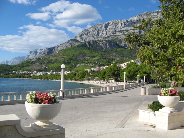 https://mdw-travel-data-us-east-1.s3.amazonaws.com/img/country/Croatia/Tucepi-Promenade/img_02.jpg