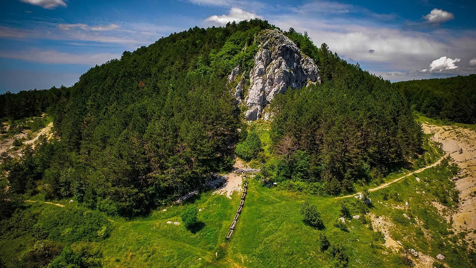 https://mdw-travel-data-us-east-1.s3.amazonaws.com/img/country/Croatia/Ucka-Nature-Park/img_02.jpg