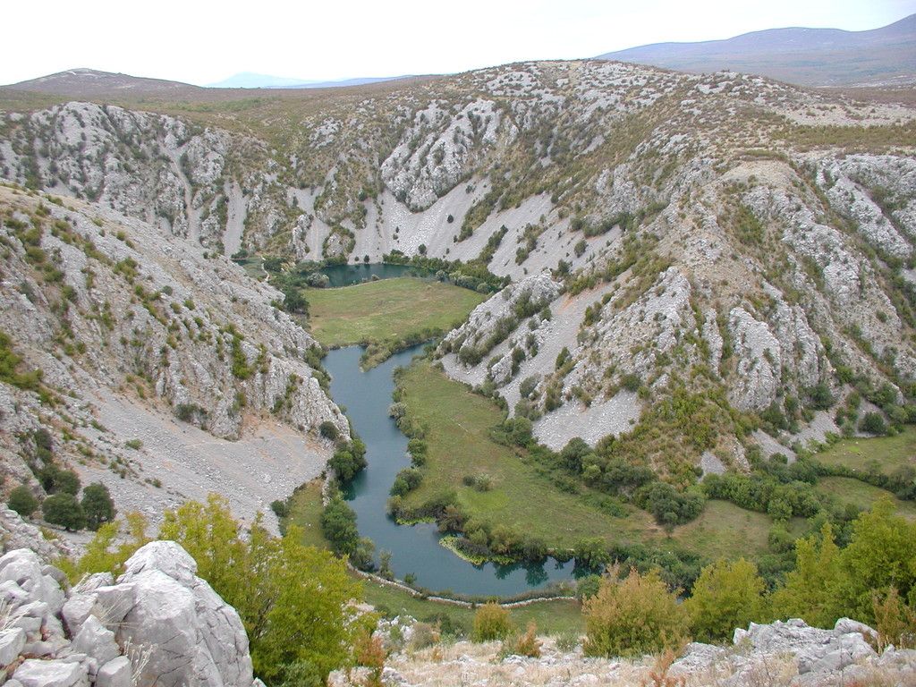 https://mdw-travel-data-us-east-1.s3.amazonaws.com/img/country/Croatia/Velebit-Nature-Park/img_01.jpg