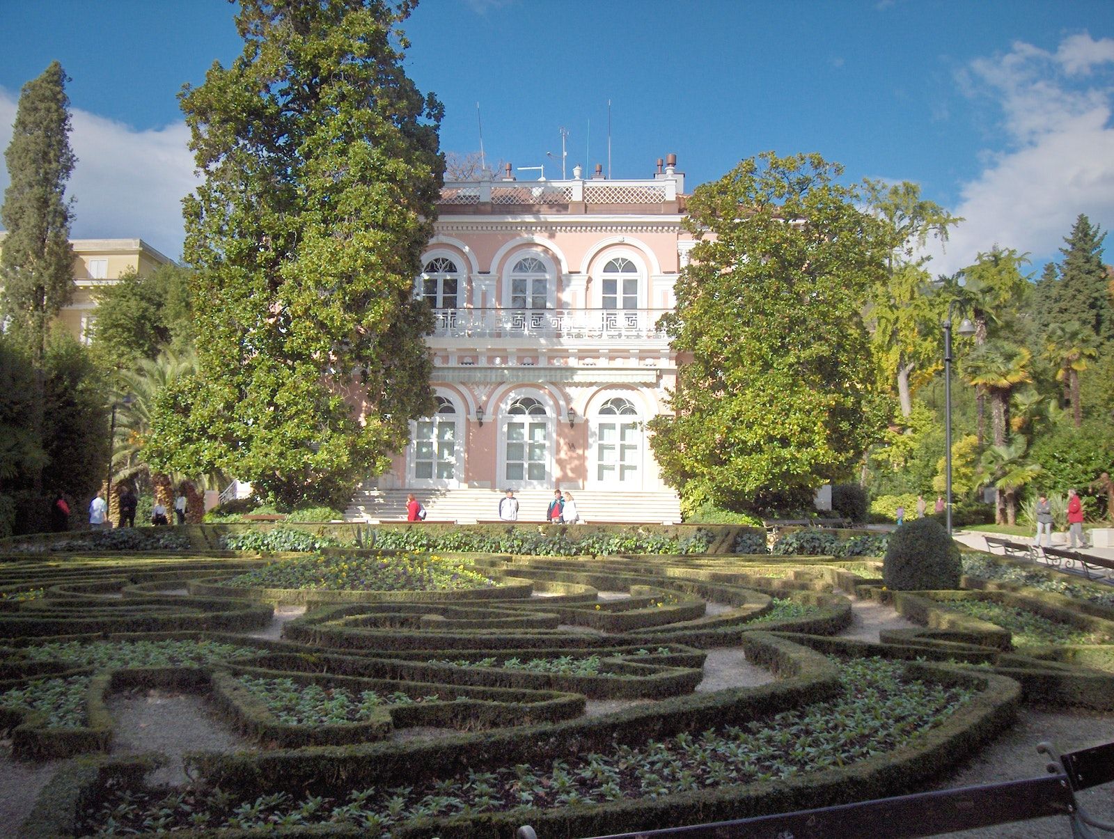 https://mdw-travel-data-us-east-1.s3.amazonaws.com/img/country/Croatia/Villa-Angiolina/img_03.jpg