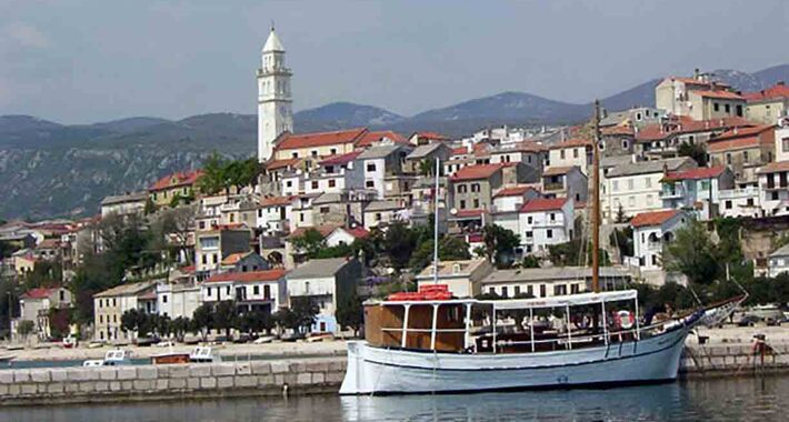 https://mdw-travel-data-us-east-1.s3.amazonaws.com/img/country/Croatia/Vinodol-Valley/img_03.jpg