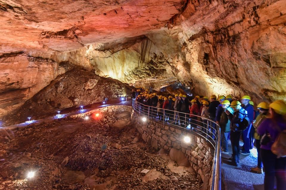 https://mdw-travel-data-us-east-1.s3.amazonaws.com/img/country/Croatia/Vjetrenica-Cave/img_02.jpg