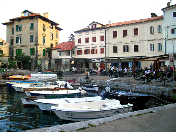 https://mdw-travel-data-us-east-1.s3.amazonaws.com/img/country/Croatia/Volosko/img_01.jpg