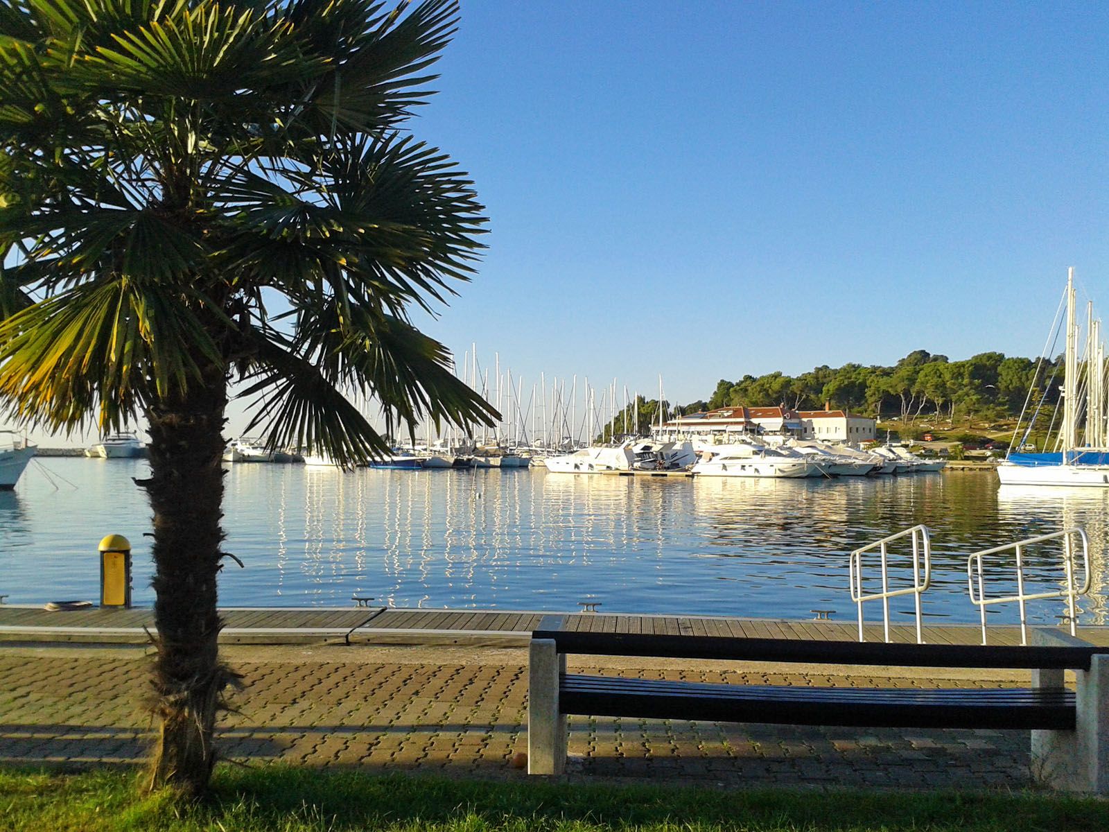https://mdw-travel-data-us-east-1.s3.amazonaws.com/img/country/Croatia/Vrsar-Marina/img_01.jpg
