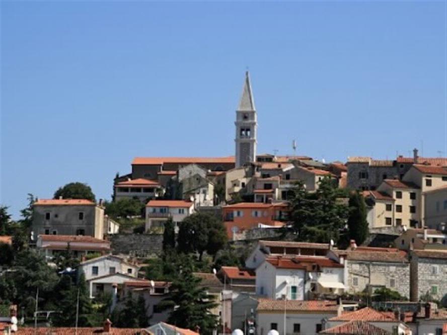 https://mdw-travel-data-us-east-1.s3.amazonaws.com/img/country/Croatia/Vrsar-Marina/img_02.jpg