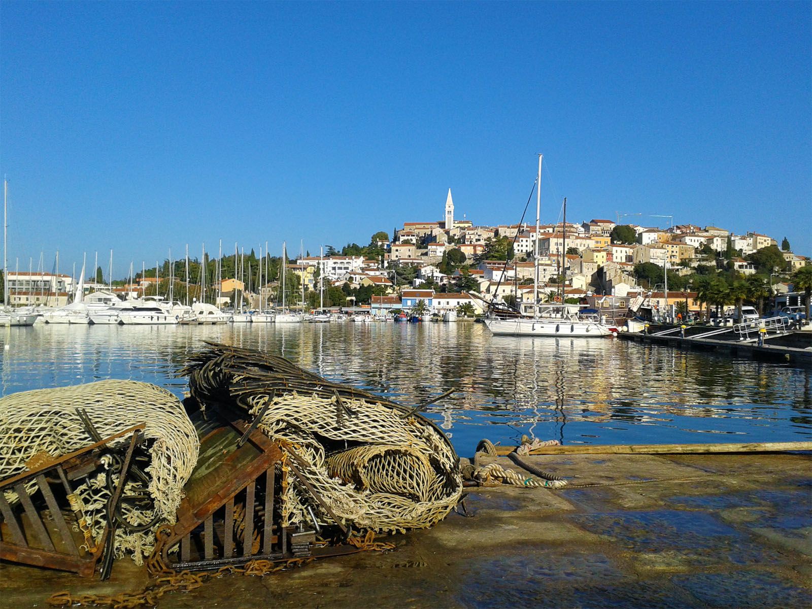 https://mdw-travel-data-us-east-1.s3.amazonaws.com/img/country/Croatia/Vrsar-Marina/img_03.jpg