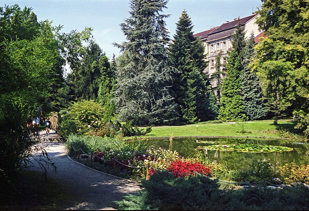 https://mdw-travel-data-us-east-1.s3.amazonaws.com/img/country/Croatia/Zagreb-Botanical-Garden/img_03.jpg