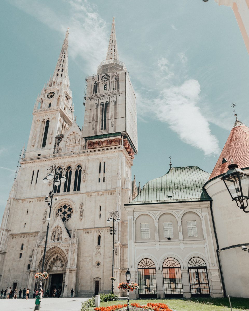 https://mdw-travel-data-us-east-1.s3.amazonaws.com/img/country/Croatia/Zagreb-Cathedral/img_03.jpg