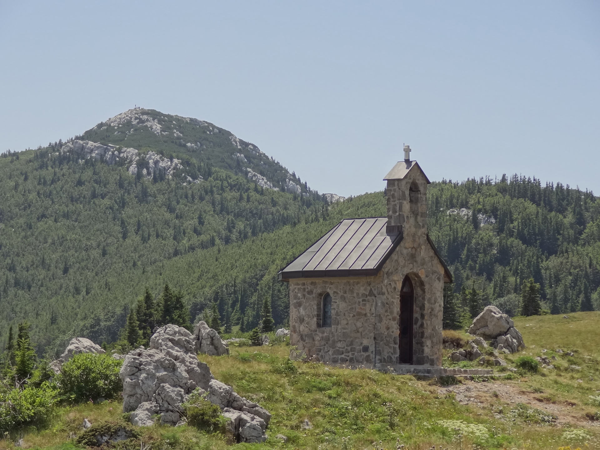 https://mdw-travel-data-us-east-1.s3.amazonaws.com/img/country/Croatia/Zavizan/img_02.jpg