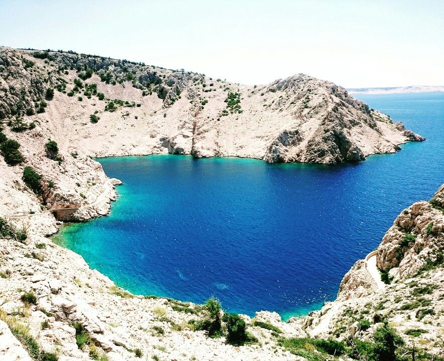 https://mdw-travel-data-us-east-1.s3.amazonaws.com/img/country/Croatia/Zavratnica-Bay/img_01.jpg