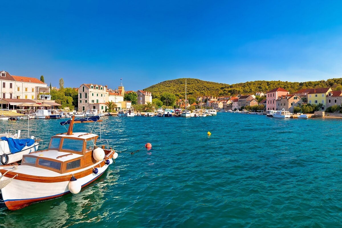 https://mdw-travel-data-us-east-1.s3.amazonaws.com/img/country/Croatia/Zlarin-Island/img_01.jpg