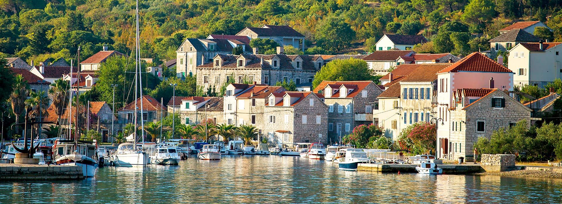 https://mdw-travel-data-us-east-1.s3.amazonaws.com/img/country/Croatia/Zlarin-Island/img_02.jpg
