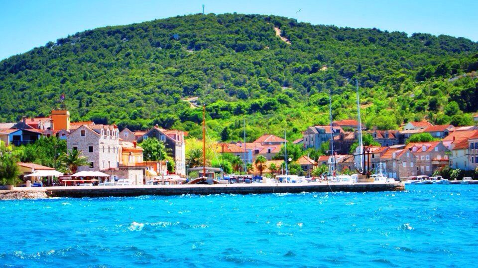 https://mdw-travel-data-us-east-1.s3.amazonaws.com/img/country/Croatia/Zlarin-Island/img_03.jpg