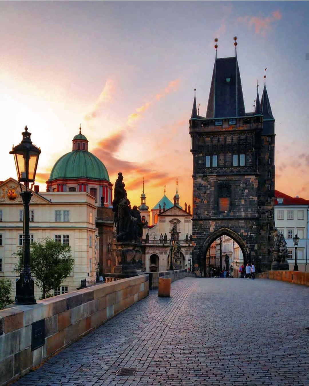 https://mdw-travel-data-us-east-1.s3.amazonaws.com/img/country/Czech-Republic/Amalie-Galerie/img_01.jpg