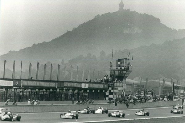 https://mdw-travel-data-us-east-1.s3.amazonaws.com/img/country/Czech-Republic/Autodrom-Sosnova/img_03.jpg