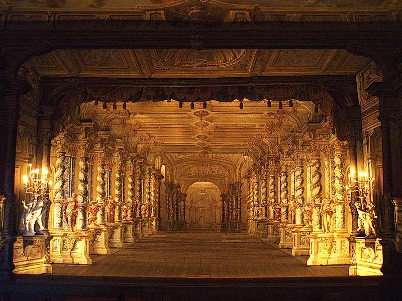 https://mdw-travel-data-us-east-1.s3.amazonaws.com/img/country/Czech-Republic/Baroque-Theatre-in-Cesky-Krumlov/img_02.jpg