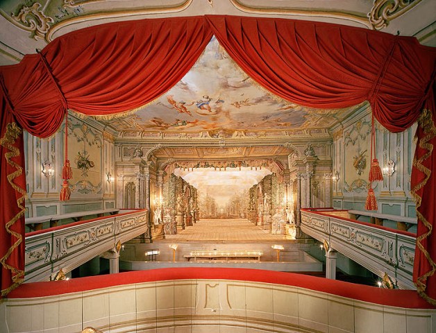https://mdw-travel-data-us-east-1.s3.amazonaws.com/img/country/Czech-Republic/Baroque-Theatre-in-Cesky-Krumlov/img_03.jpg