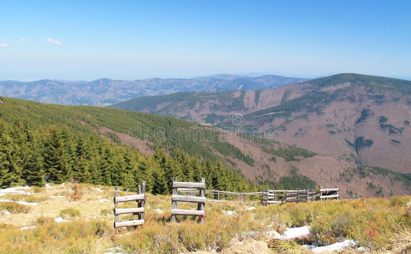 https://mdw-travel-data-us-east-1.s3.amazonaws.com/img/country/Czech-Republic/Beskydy-Mountains/img_01.jpg