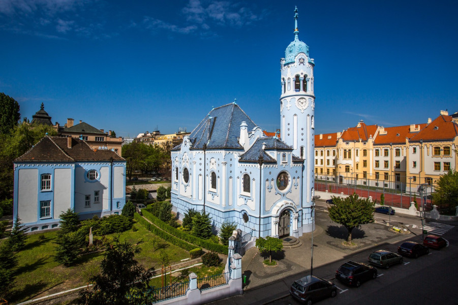 https://mdw-travel-data-us-east-1.s3.amazonaws.com/img/country/Czech-Republic/Blue-Church-of-St-Elizabeth/img_00.jpg