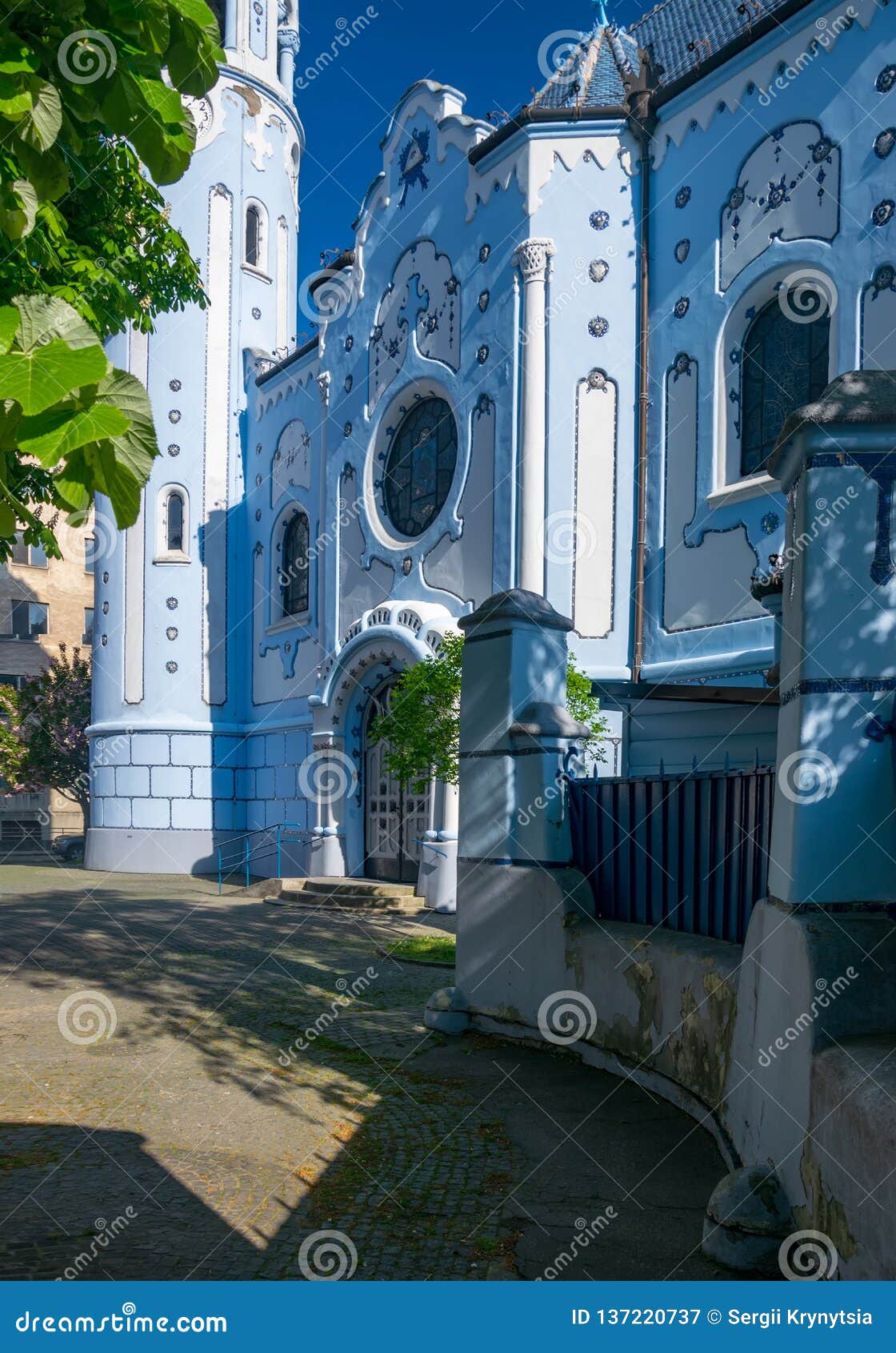 https://mdw-travel-data-us-east-1.s3.amazonaws.com/img/country/Czech-Republic/Blue-Church-of-St-Elizabeth/img_02.jpg