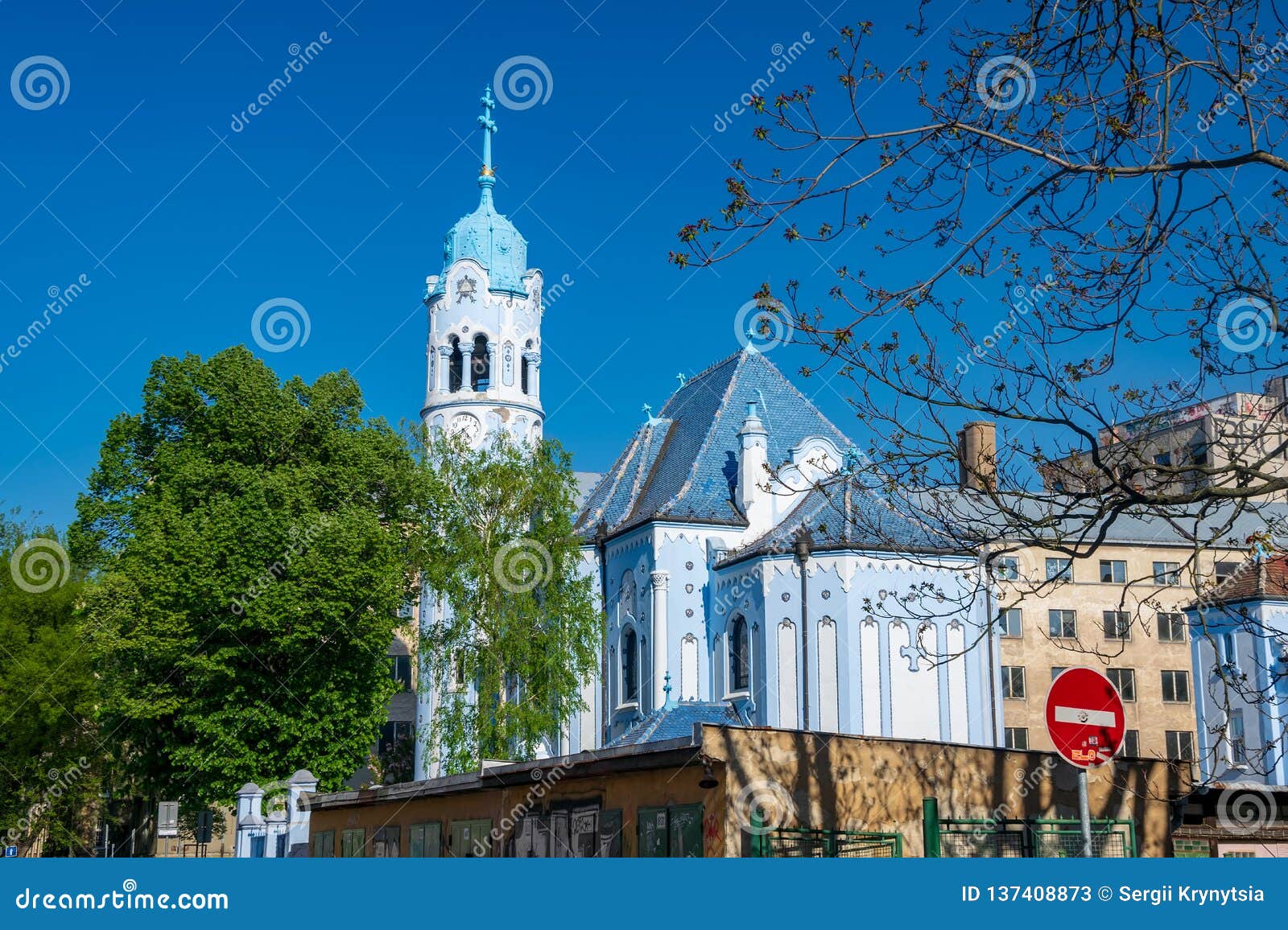 https://mdw-travel-data-us-east-1.s3.amazonaws.com/img/country/Czech-Republic/Blue-Church-of-St-Elizabeth/img_03.jpg