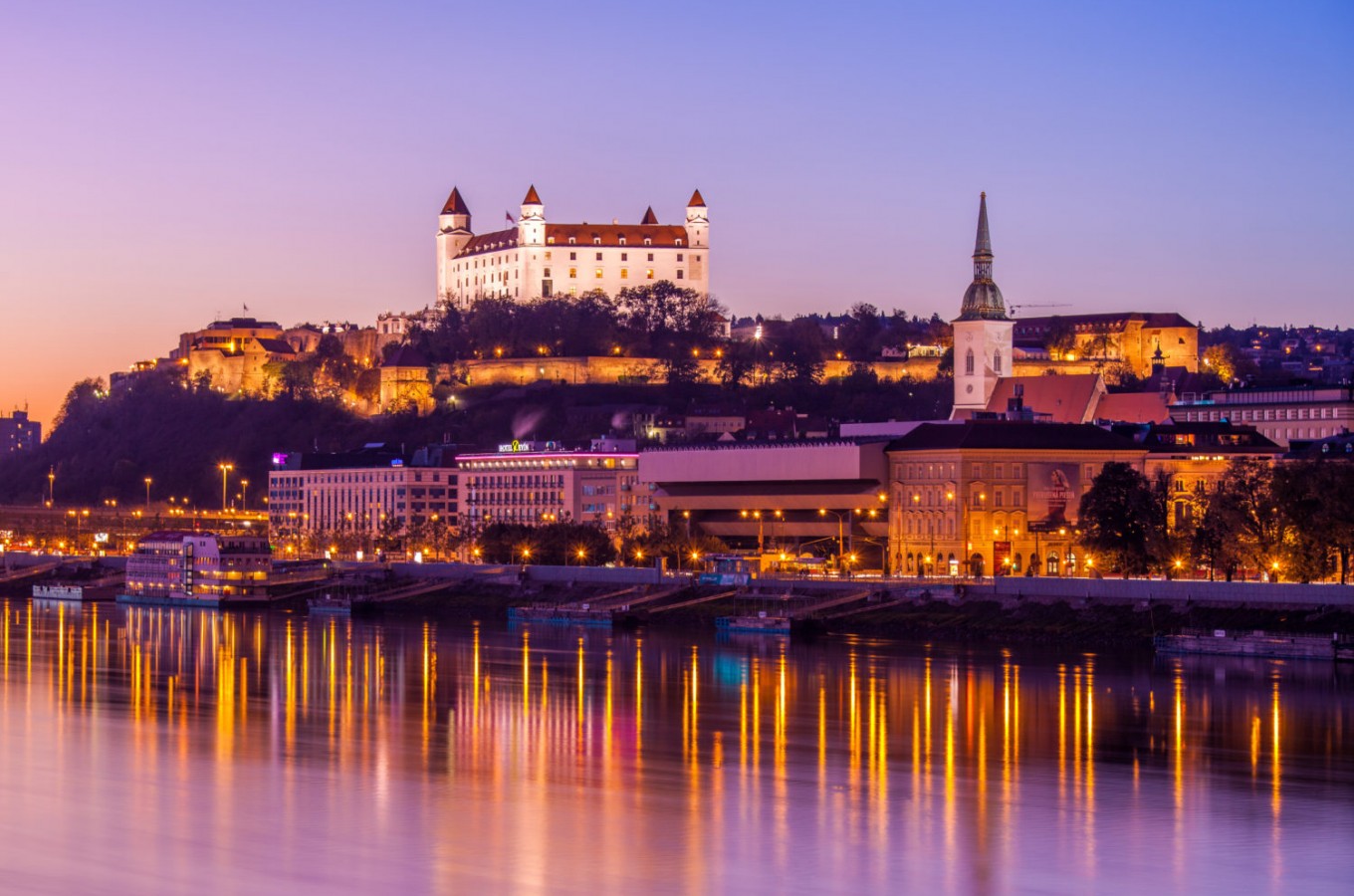 https://mdw-travel-data-us-east-1.s3.amazonaws.com/img/country/Czech-Republic/Bratislava-Castle/img_04.jpg