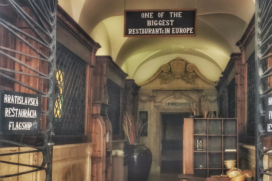 https://mdw-travel-data-us-east-1.s3.amazonaws.com/img/country/Czech-Republic/Bratislava-Flagship-Restaurant/img_03.jpg