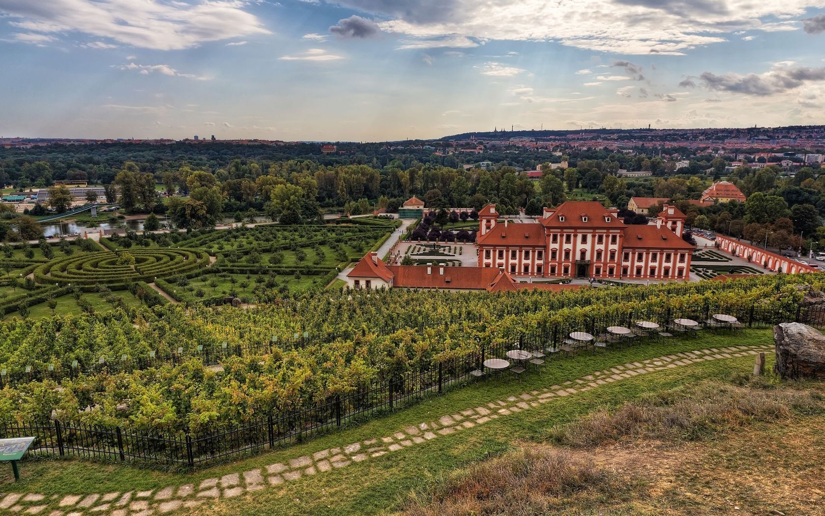 https://mdw-travel-data-us-east-1.s3.amazonaws.com/img/country/Czech-Republic/Brno-Botanical-Garden/img_01.jpg