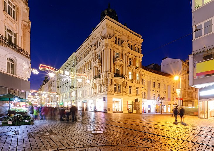 https://mdw-travel-data-us-east-1.s3.amazonaws.com/img/country/Czech-Republic/Brno-Dragon/img_02.jpg