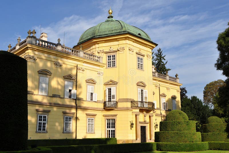 https://mdw-travel-data-us-east-1.s3.amazonaws.com/img/country/Czech-Republic/Buchlov-Castle/img_02.jpg