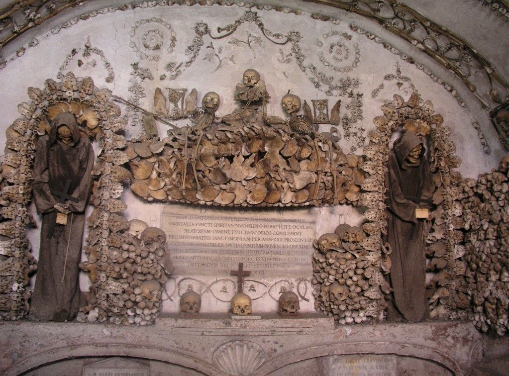 https://mdw-travel-data-us-east-1.s3.amazonaws.com/img/country/Czech-Republic/Capuchin-Crypt/img_01.jpg
