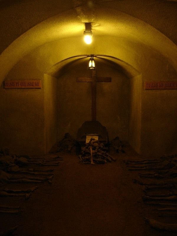 https://mdw-travel-data-us-east-1.s3.amazonaws.com/img/country/Czech-Republic/Capuchin-Crypt/img_03.jpg