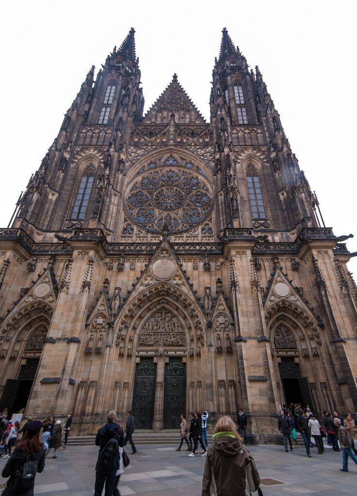https://mdw-travel-data-us-east-1.s3.amazonaws.com/img/country/Czech-Republic/Cathedral-of-St-Maurice/img_01.jpg