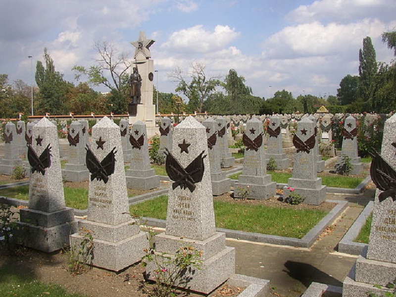 https://mdw-travel-data-us-east-1.s3.amazonaws.com/img/country/Czech-Republic/Cemetery-of-the-Red-Army/img_00.jpg
