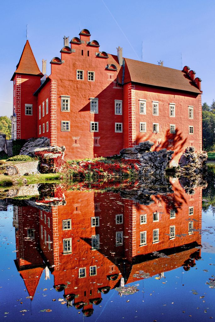https://mdw-travel-data-us-east-1.s3.amazonaws.com/img/country/Czech-Republic/Cervena-Lhota-Chateau/img_01.jpg