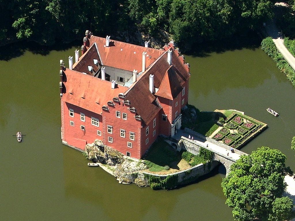 https://mdw-travel-data-us-east-1.s3.amazonaws.com/img/country/Czech-Republic/Cervena-Lhota-Chateau/img_02.jpg