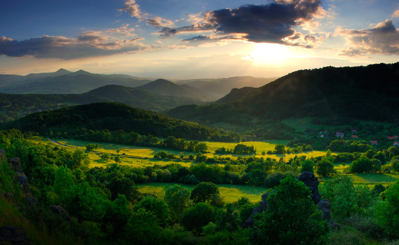 https://mdw-travel-data-us-east-1.s3.amazonaws.com/img/country/Czech-Republic/Ceske-stredohori--Czech-Central-Mountains-/img_01.jpg