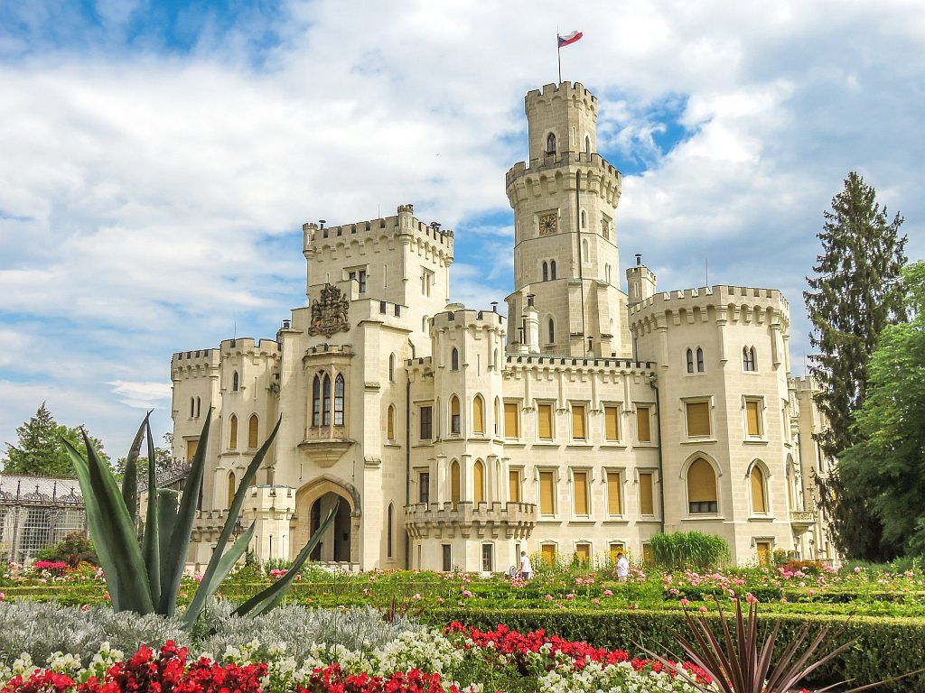 https://mdw-travel-data-us-east-1.s3.amazonaws.com/img/country/Czech-Republic/Cesky-Dub-Castle/img_01.jpg