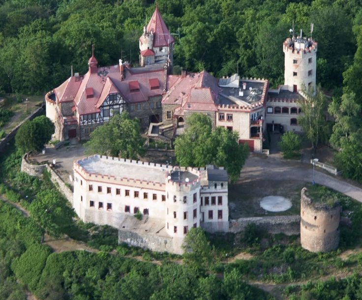 https://mdw-travel-data-us-east-1.s3.amazonaws.com/img/country/Czech-Republic/Cesky-Dub-Castle/img_03.jpg