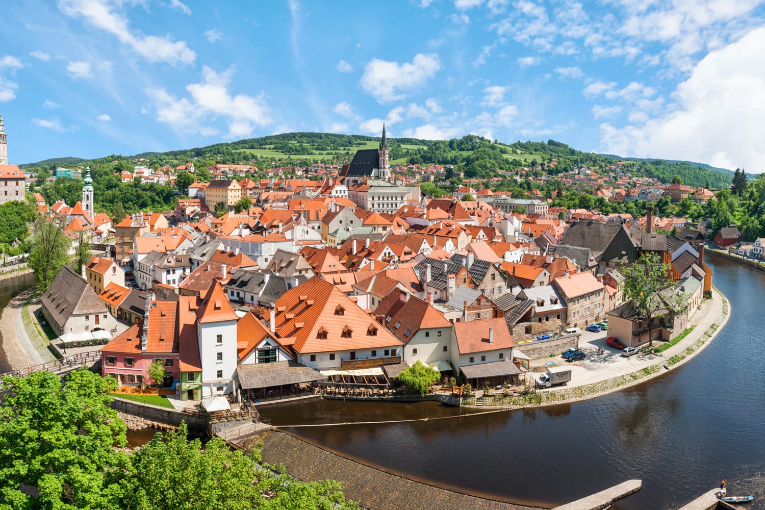 https://mdw-travel-data-us-east-1.s3.amazonaws.com/img/country/Czech-Republic/Cesky-Krumlov-Historic-Center/img_00.jpg