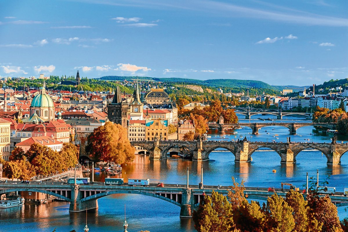https://mdw-travel-data-us-east-1.s3.amazonaws.com/img/country/Czech-Republic/Cesky-Sternberk-Castle/img_01.jpg