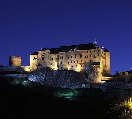https://mdw-travel-data-us-east-1.s3.amazonaws.com/img/country/Czech-Republic/Cesky-Sternberk-Castle/img_05.jpg